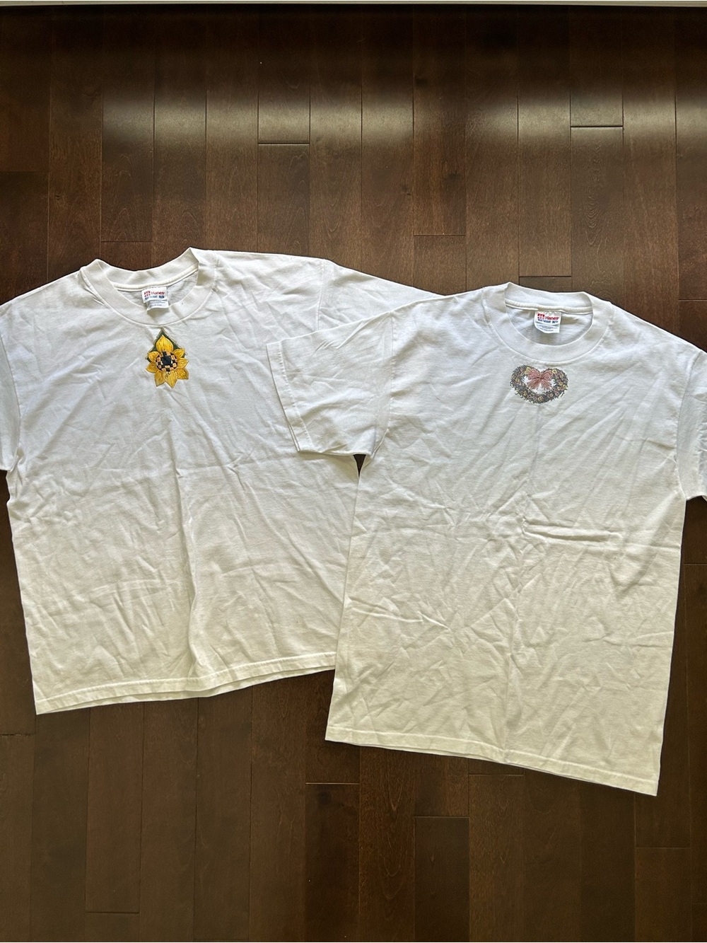 Vintage Floral Flower minimalist 90’s center logo T shirts